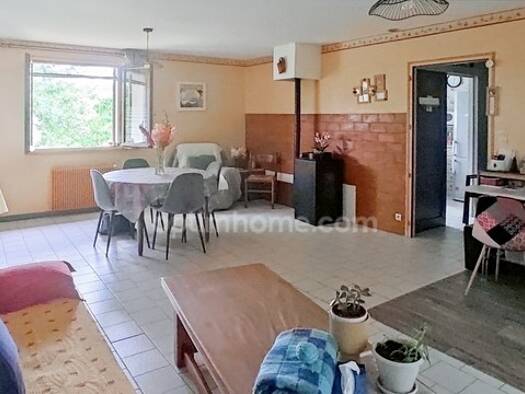 Maison à vendre 161 000 € 4 pièces 3 chambres 87 m² 2 667 m² de terrain Hautefort 24390