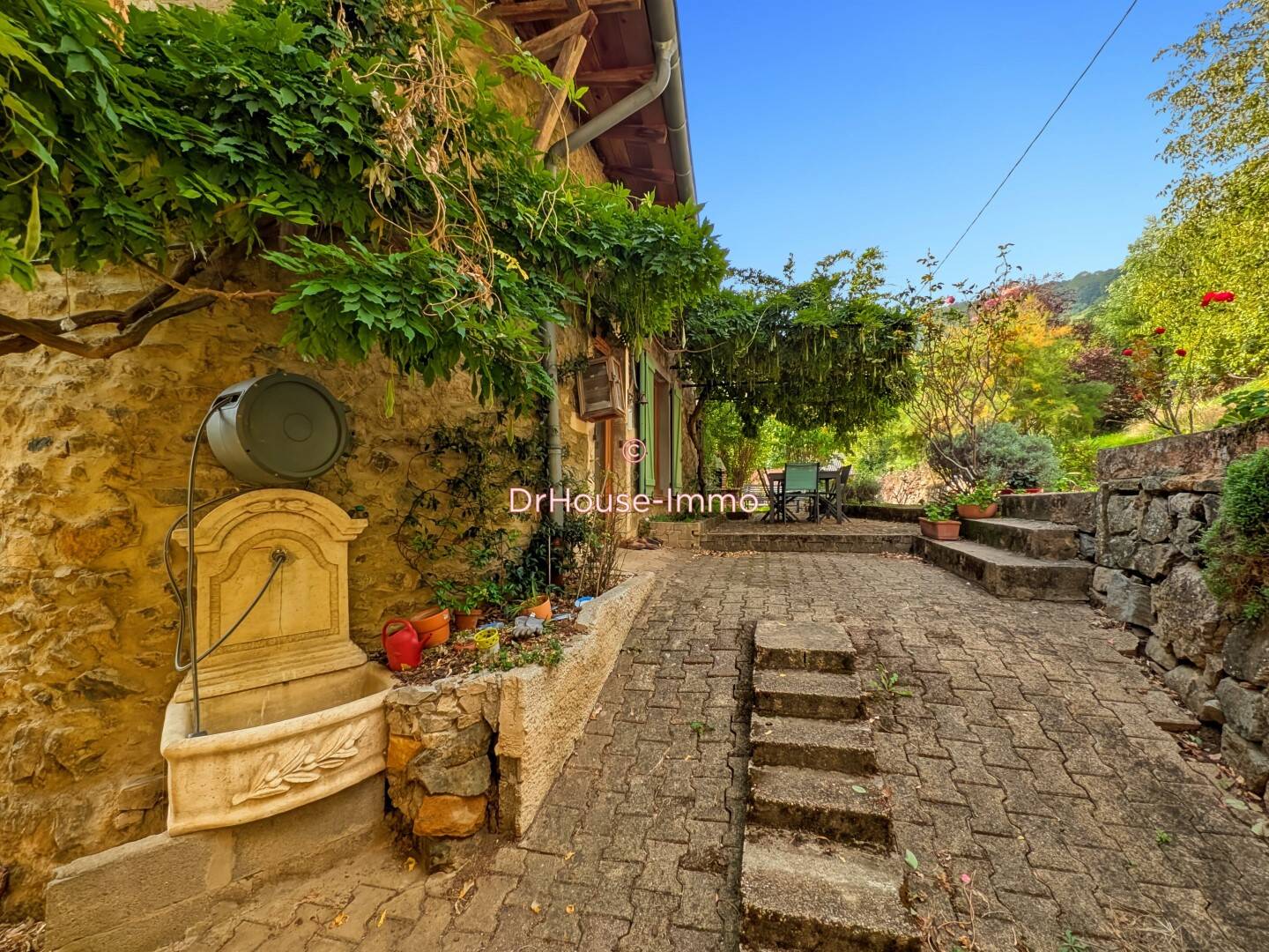 Maison à vendre, 530m², VAUX EN BEAUJOLAIS
