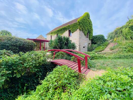 Maison à vendre 220 500 € 5 pièces 3 chambres 140 m² 3 357 m² de terrain Alençon 61000