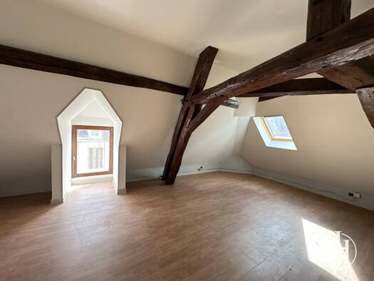 Appartement à vendre 49 000 € 3 pièces 2 chambres 58 m² Étage 2/2 Saint-Amand-Montrond 18200