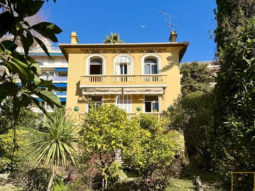 Maison à vendre 1 320 000 € 7 pièces 6 chambres 244 m² 1 004 m² de terrain Le Cannet 06110