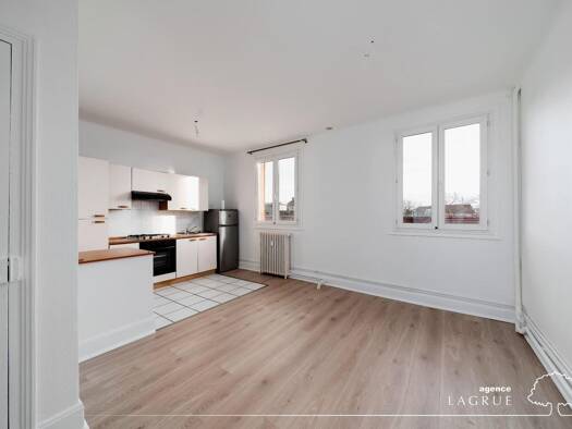 Appartement à vendre 110 000 € 4 pièces 2 chambres 50,3 m² Étage 6/6 Marche Vichy 03200