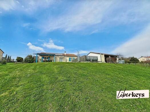 Maison de plain-pied à vendre 195 000 € 4 pièces 2 chambres 91 m² 2 500 m² de terrain Mensignac 24350