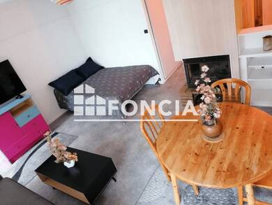 Appartement à louer 740 € 1 pièce 35,2 m² Dernier étage, Étage 3/3 disponible à partir du 17/06/2025 Ouest Saint-Genis-Pouilly 01630