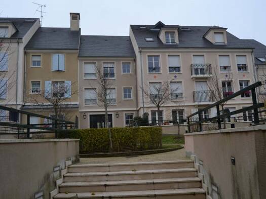 Appartement à louer 795 € 3 pièces 2 chambres 52 m² Étage 2/3 Centre Ville Etampes 91150