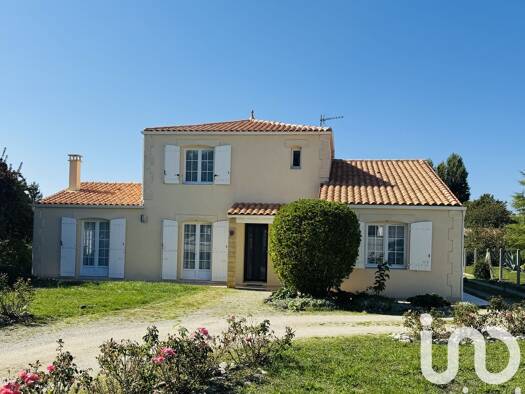 Maison à vendre 388 000 € 6 pièces 4 chambres 143 m² 1 572 m² de terrain Saintes 17100