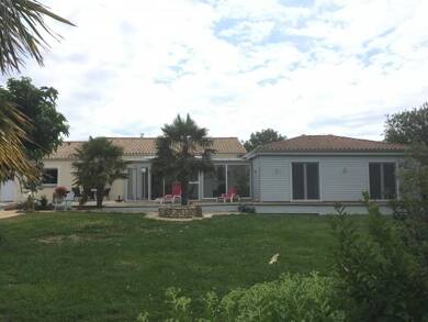 Maison à vendre 578 000 € 6 pièces 4 chambres 190 m² 6 286 m² de terrain St Michel en l Herm 85580