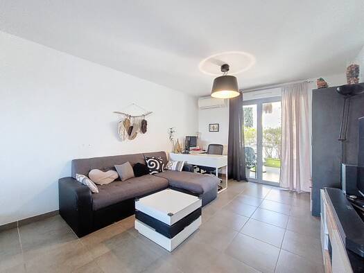 Appartement à vendre 300 000 € 3 pièces 2 chambres 64 m² Étage 3/3 Vence 06140