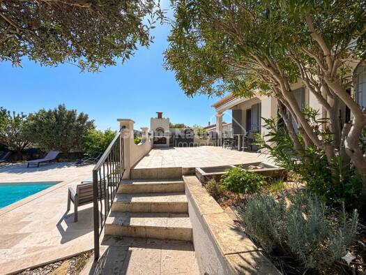 Maison de plain-pied à vendre 580 000 € 5 pièces 4 chambres 140 m² 785 m² de terrain Jas de Rhodes-Grande Colle Les Pennes-Mirabeau 13170