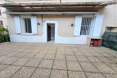 Appartement à louer 710 € 3 pièces 2 chambres 77 m² 1er étage Riez 04500