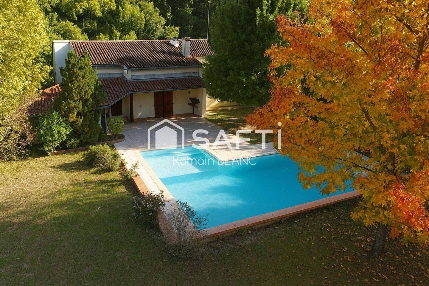 Maison à vendre, 227m², LAPEYROUSE FOSSAT