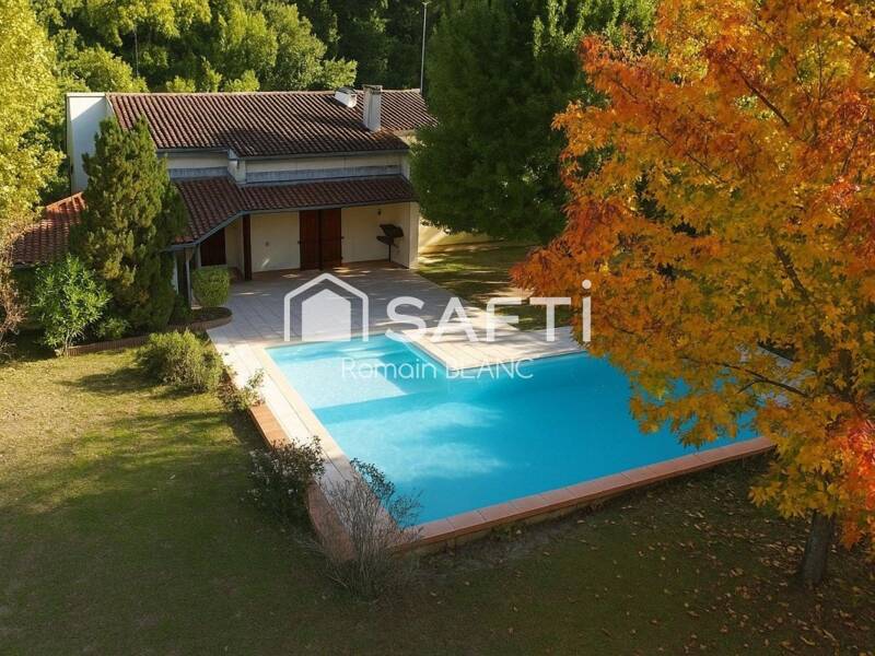 Maison à vendre, 227m², LAPEYROUSE FOSSAT