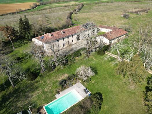 Villa à vendre 1 050 000 € 13 pièces 12 chambres 685 m² 145 173 m² de terrain Auch 32000