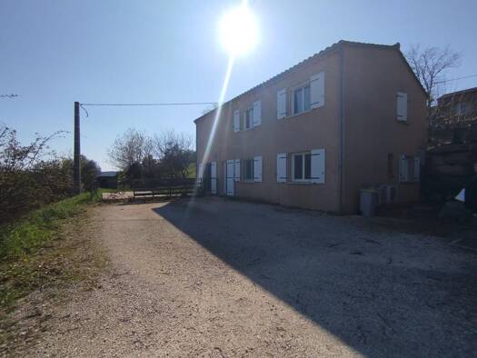 Appartement à louer 860 € 4 pièces 3 chambres 88,6 m² RDC Uzer 07110