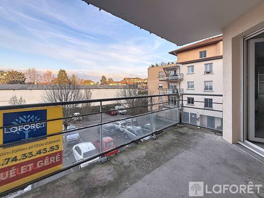 Appartement à louer 795 € 2 pièces 1 chambre 54 m² RDC Oiselet la Grive Bourgoin-Jallieu 38300