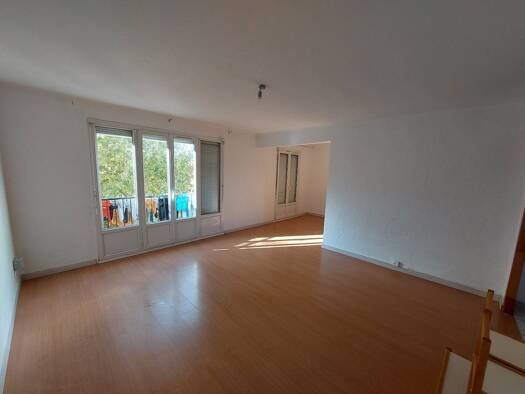 Appartement à vendre 157 000 € 4 pièces 2 chambres 72 m² Étage 2/3 Peyriere Pertuis 84120