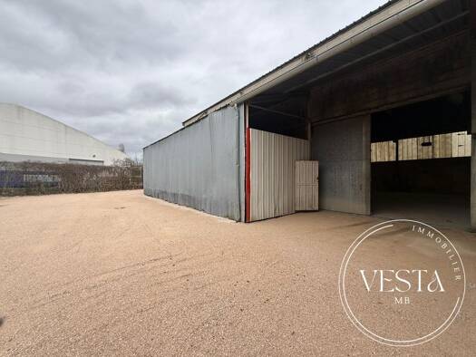 Entrepôt à vendre 459 000 € 450 m² d'espace de stockage Longvic 21600