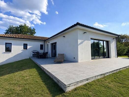 Maison de plain-pied à vendre 332 000 € 6 pièces 5 chambres 159 m² 1 142 m² de terrain Saint-Pierre-Lafeuille 46090