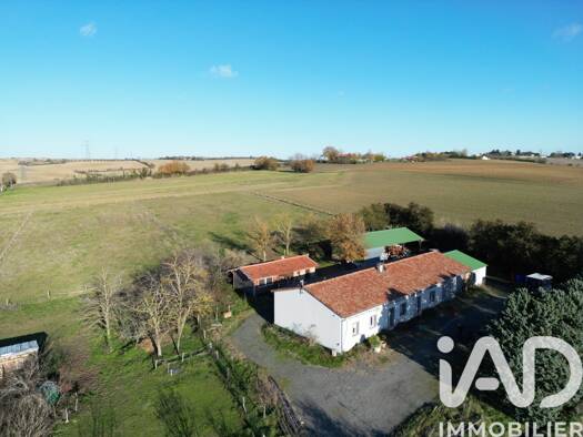 Maison de plain-pied en viager 162 000 € 5 pièces 3 chambres 145 m² 17 601 m² de terrain Saint-Léon 31560