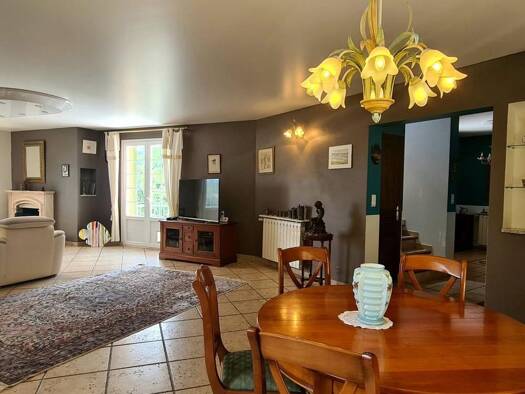 Maison à vendre 450 000 € 6 pièces 4 chambres 209 m² 1 007 m² de terrain Venaco 20231