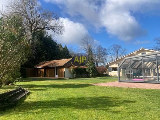 Villa à vendre 591 000 € 7 pièces 5 chambres 180 m² 2 785 m² de terrain Saint-Vivien-de-Médoc 33590