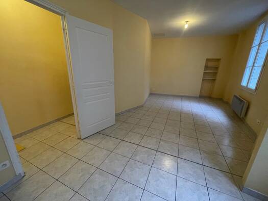 Appartement à louer 349 € 2 pièces 1 chambre 36,9 m² RDC Entre Rte de Thouars et Rte de Poitiers Loudun 86200