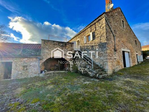 Maison à vendre 240 000 € 5 pièces 2 chambres 78 m² 500 m² de terrain Saint-Andre-de-Vezines 12720