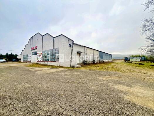 Local d'activités à vendre 430 000 € 22 698 m² d'espace de stockage Salavre 01270