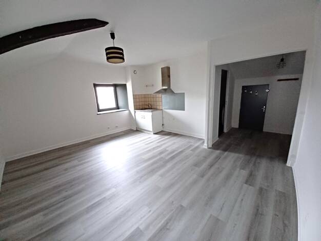 Appartement à louer 405 € 2 pièces 1 chambre 43 m² 2ème étage Aurillac 15000