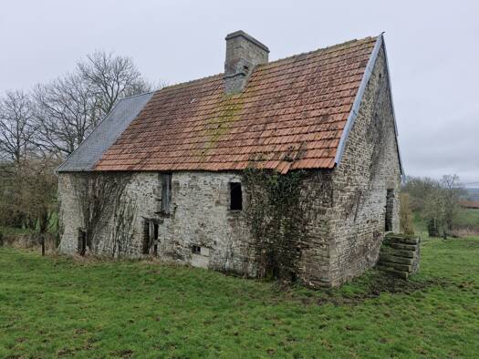 Maison à vendre 45 000 € 1 pièce 1 chambre 160 m² 3 000 m² de terrain Valdallière 14410