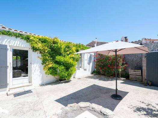 Maison à vendre 241 960 € 3 pièces 2 chambres 49 m² 191 m² de terrain Saint-Georges-d'Oléron 17190