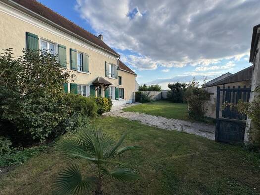 Maison à louer 1 170 € 5 pièces 4 chambres 135,4 m² 1 000 m² de terrain Germigny-sous-Coulombs 77840