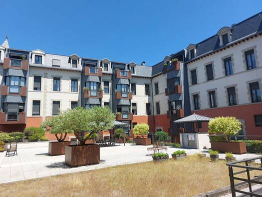 Appartement à louer 1 025 € 3 pièces 2 chambres 75 m² Étage 3/4 La Bastide Villefranche-de-Rouergue 12200