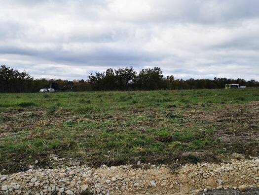 Terrain constructible viabilisé à vendre 63 000 € 913 m² de terrain Castelnau-de-Montmiral 81140