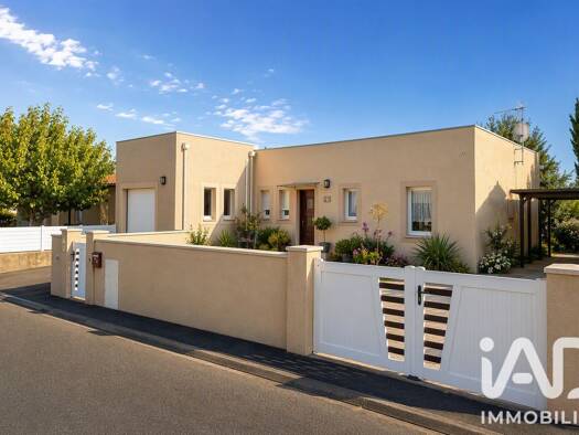 Maison de plain-pied à vendre 299 900 € 4 pièces 3 chambres 101 m² 492 m² de terrain Zone Urbanisee Chauray 79180