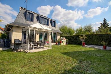 Maison à vendre 895 000 € 7 pièces 4 chambres 250 m² 737 m² de terrain Les Savats Thiais 94320