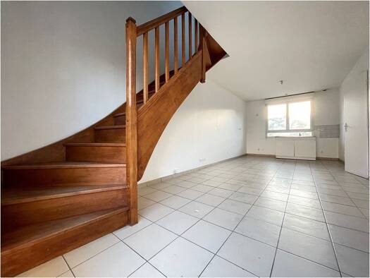 Duplex à louer 881 € 3 pièces 2 chambres 40,1 m² 1er étage Centre Ville Viry-Châtillon 91170