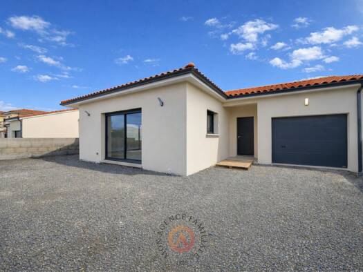 Maison de plain-pied à vendre 345 000 € 4 pièces 3 chambres 119 m² 398 m² de terrain Saint-Bonnet-près-Riom 63200