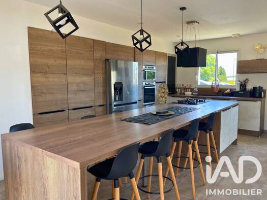 Maison de plain-pied à vendre 262 000 € 5 pièces 4 chambres 139 m² 5 400 m² de terrain Plou 18290
