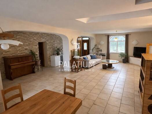 Maison à vendre 1 460 000 € 7 pièces 4 chambres 251 m² 18 608 m² de terrain Eygalières 13810