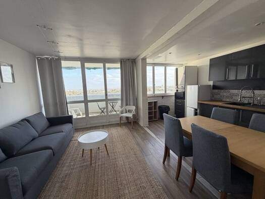 Colocation à louer 1 225 € 4 pièces 3 chambres 78 m² Étage 15/20 Centre Ville Mérignac 33700