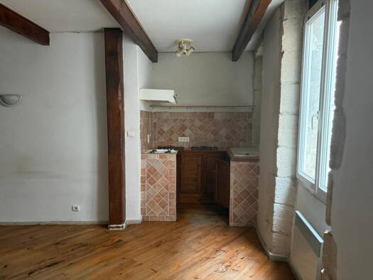 Appartement à louer 370 € 2 pièces 1 chambre 40 m² Étage 1/1 Centre Ville Pont-Saint-Esprit 30130
