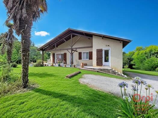 Maison de plain-pied à vendre 285 000 € 5 pièces 4 chambres 121 m² 8 520 m² de terrain Amou 40330