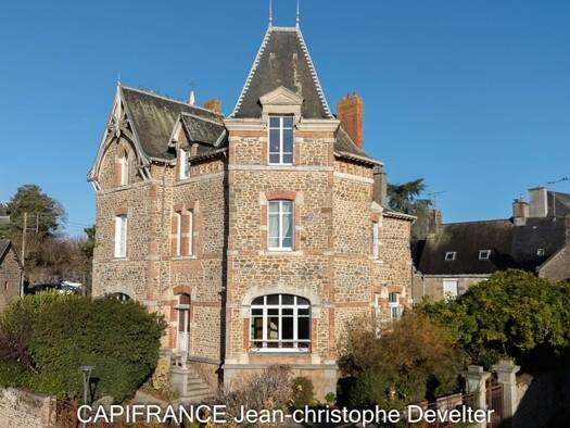 Maison à vendre 340 000 € 8 pièces 7 chambres 235 m² 932 m² de terrain Gorron 53120