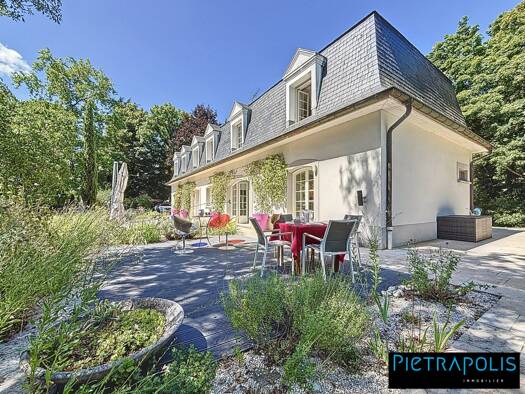 Villa à vendre 1 490 000 € 7 pièces 4 chambres 244,1 m² 4 996 m² de terrain Nord Est Brignais 69530