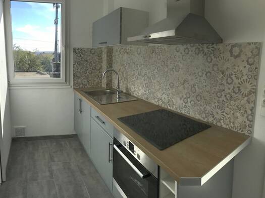 Appartement à louer 750 € 1 pièce 32 m² Étage 1/2 Juziers 78820