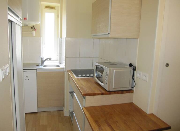 Appartement à louer 400 € 1 pièce 16,6 m²<br/>superficie 2/3<br/>étage Ballainvilliers Clermont-Ferrand 63000