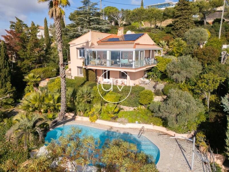 Maison à vendre, 141m², CARQUEIRANNE