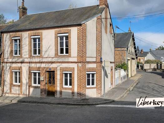 Maison de ville à vendre 133 500 € 6 pièces 4 chambres 97 m² 216 m² de terrain L'Aigle Est L'Aigle 61300