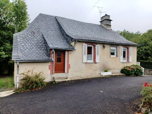 Maison à vendre 85 500 € 4 pièces 3 chambres 70 m² 300 m² de terrain Meallet 15200
